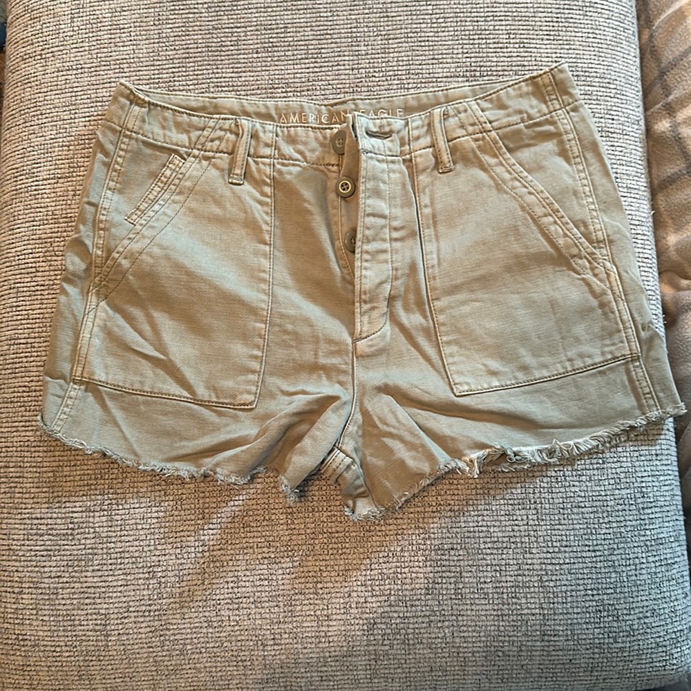 American Eagle khaki green shorts